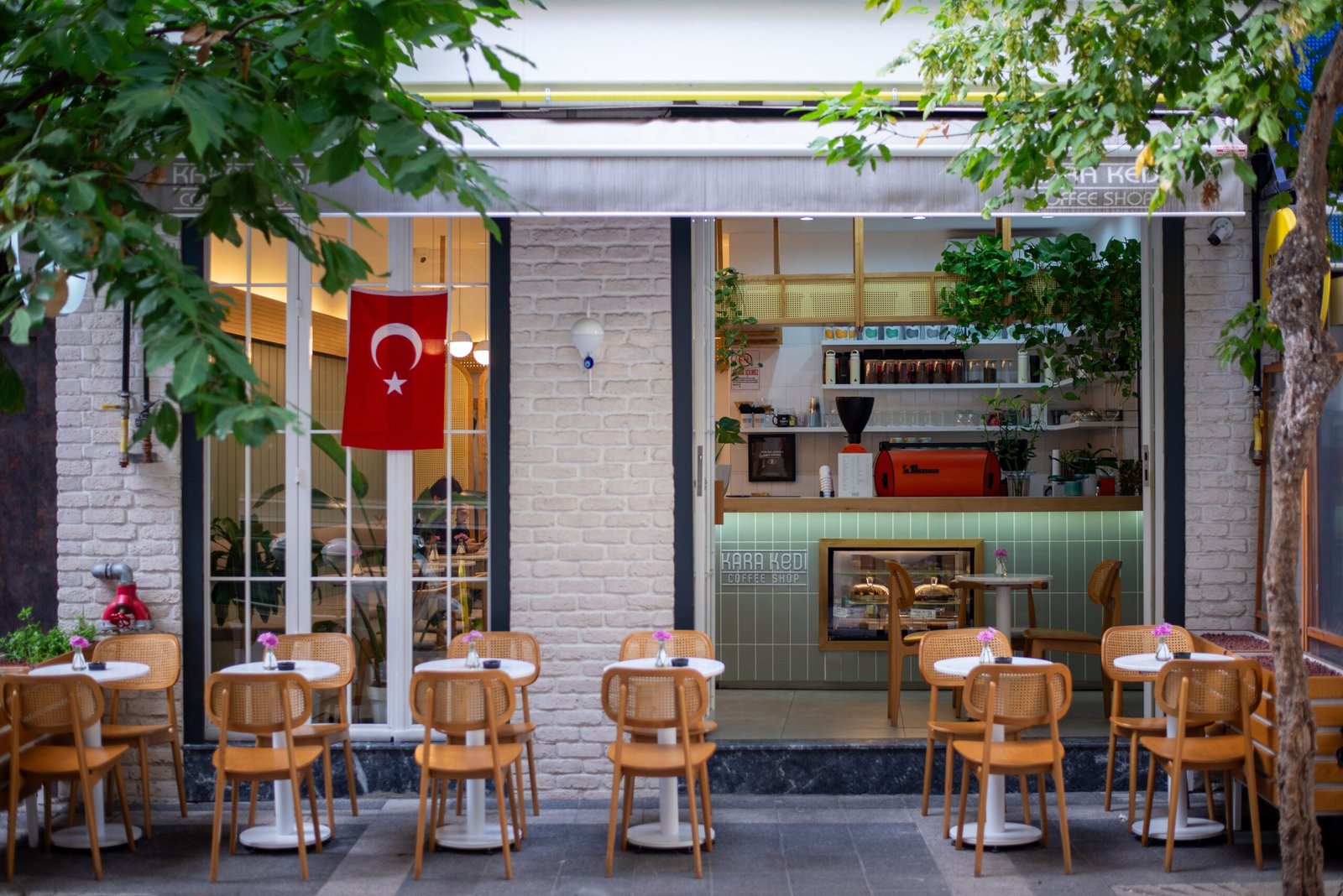 coffee shops nearby